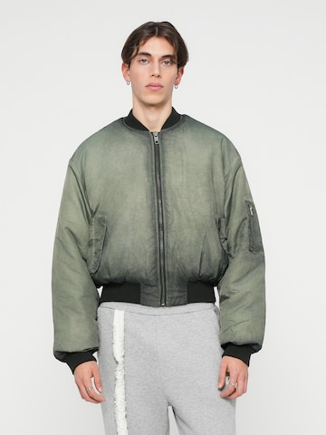 Atelier de roupa Between-season jacket 'GUARD' in Green: front
