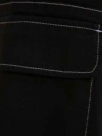 regular Pantaloni cargo di Bershka in nero