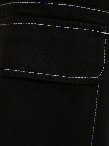 regular Pantaloni cargo di Bershka in nero