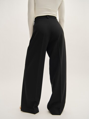 Tatiana Zidekova Wide leg Pleat-Front Pants in Black