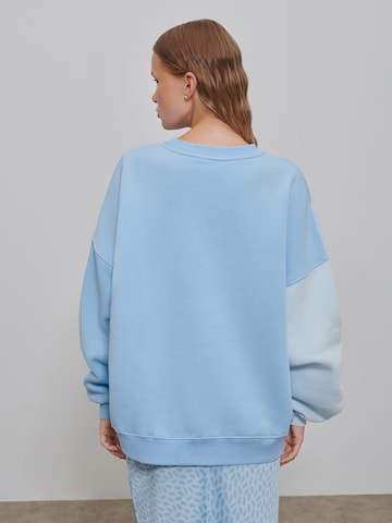 florence by mills exclusive for ABOUT YOU Μπλούζα φούτερ 'June' σε μπλε