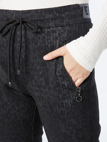 MAC Slimfit Kalhoty 'EASY' – černá