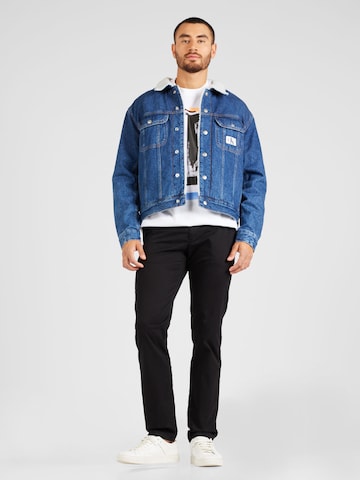 Calvin Klein Jeans Overgangsjakke '90's Sherpa' i blå