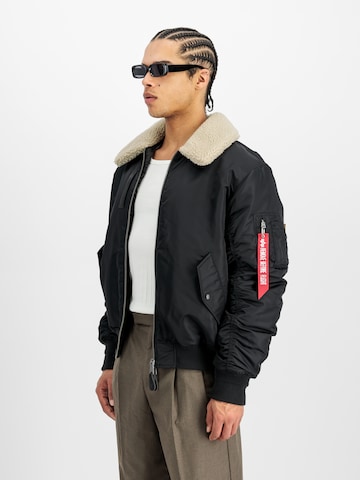 ALPHA INDUSTRIES Демисезонная куртка в Черный