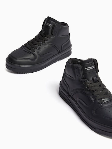 Bershka Sneakers high i svart