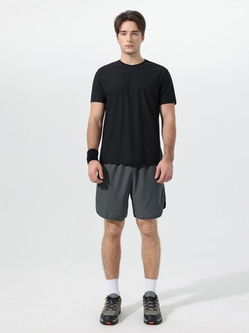 YOUTHUP Performance Shirt 'Lichtschein' in Black