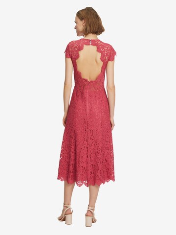 Robe de cocktail Vera Mont en rouge