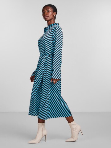 YAS Kleid in Blau