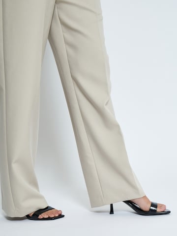 Peppercorn Loosefit Hose 'Ginette' in Grau