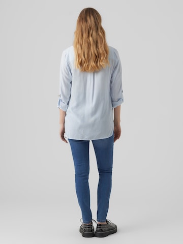 Vero Moda Maternity - Blusa 'Bumpy' en azul