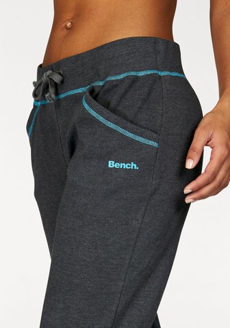 BENCH Slimfit Hose in Grau