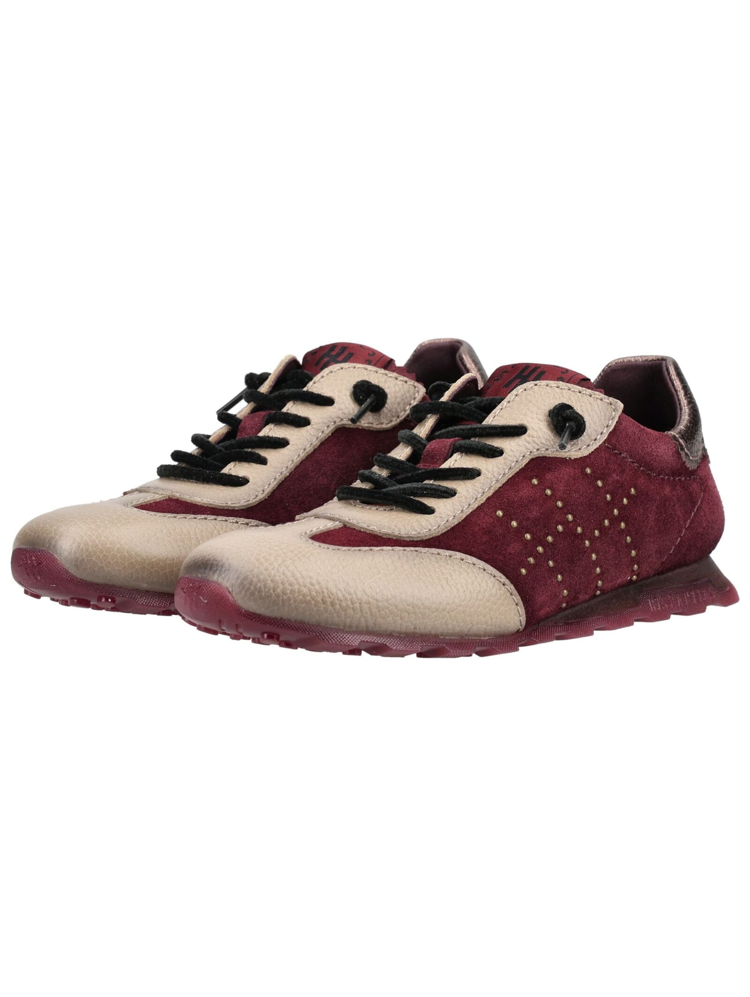 Hispanitas Platform trainers in Red