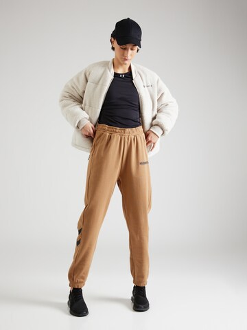 HummelTapered Sportske hlače 'Legacy' - smeđa boja