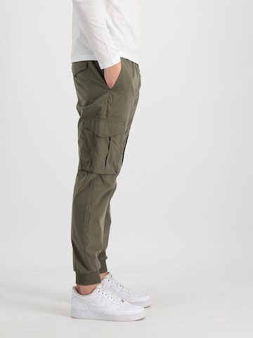 ALPHA INDUSTRIES Tapered Cargo trousers in Green