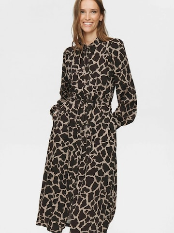 NÜMPH Kleid ' HANA ' in Braun: Vorderseite