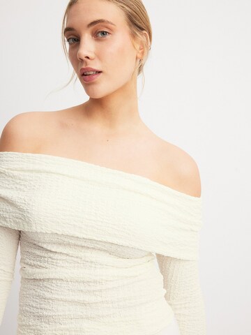 NA-KD Top in White: front