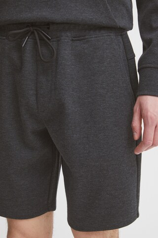 Regular Pantalon !Solid en gris