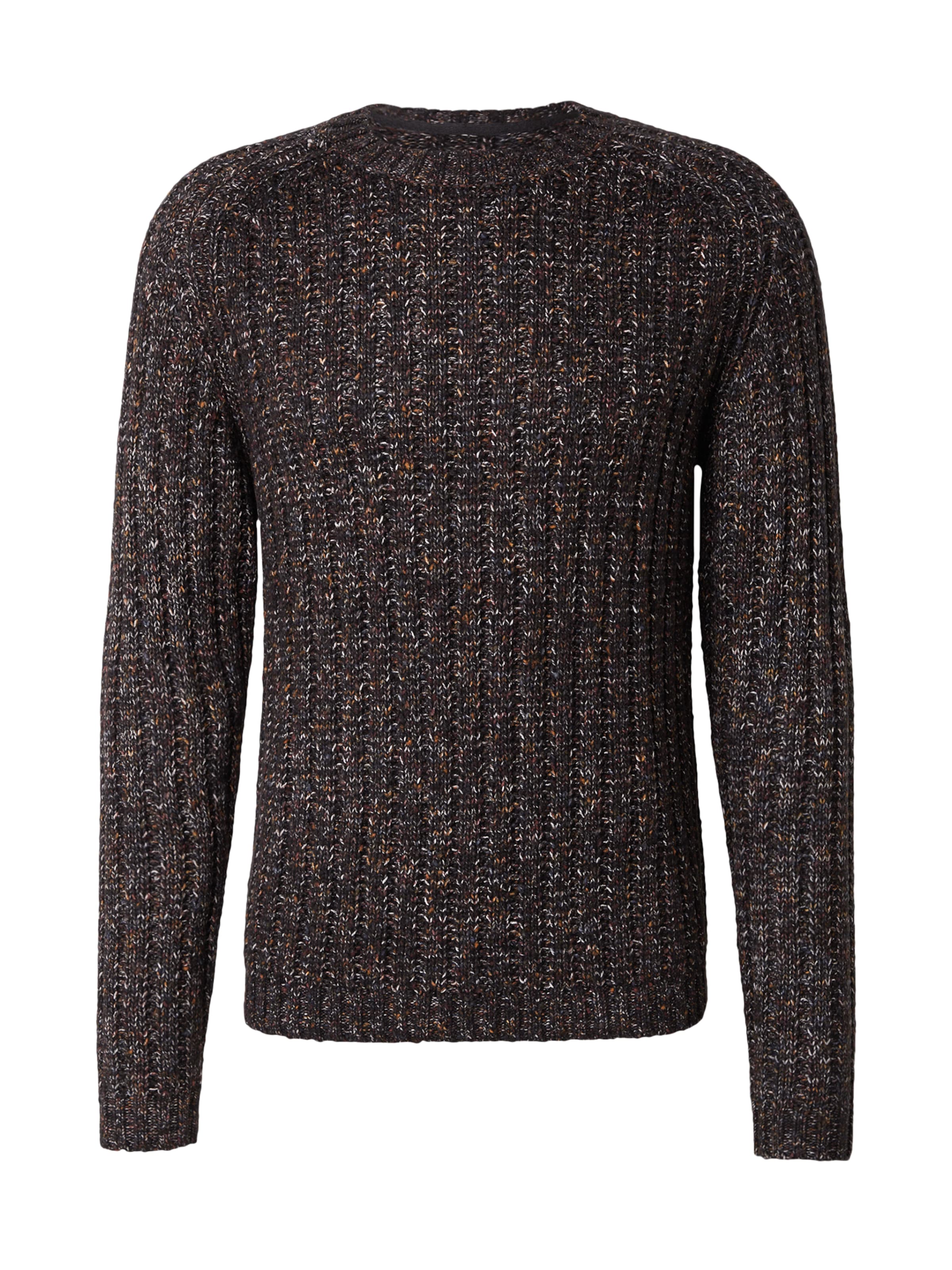 Pulover de la s.Oliver pe negru: față