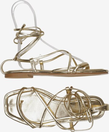 Stradivarius Sandals & High-Heeled Sandals in 35 in Gold: front