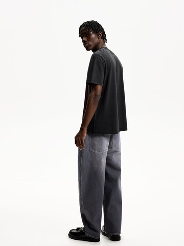 Loosefit Jeans di Bershka in grigio