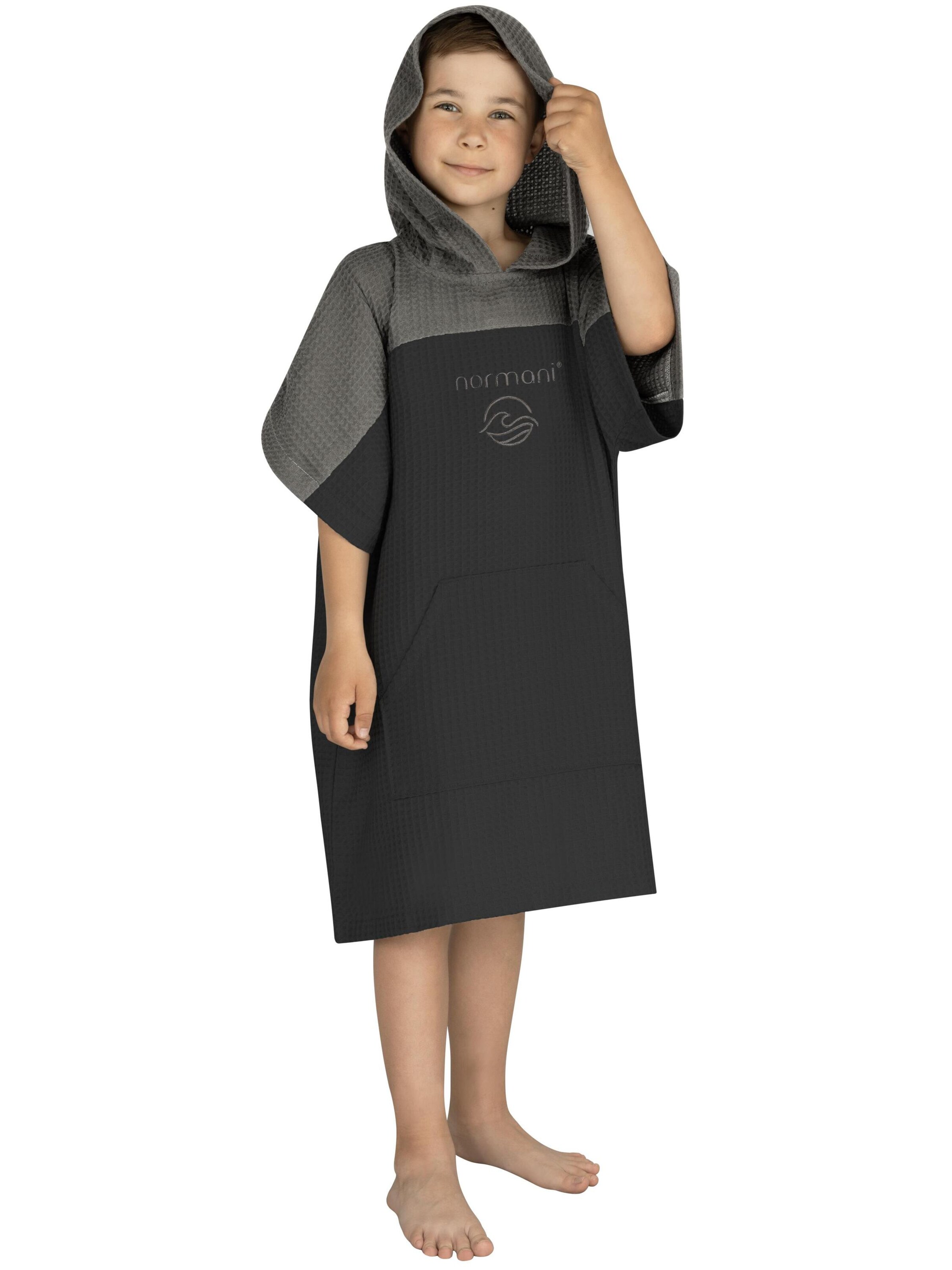 normani Bathrobe ' Baku ' in Black: front