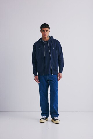 !Solid Zip-Up Hoodie in Blue