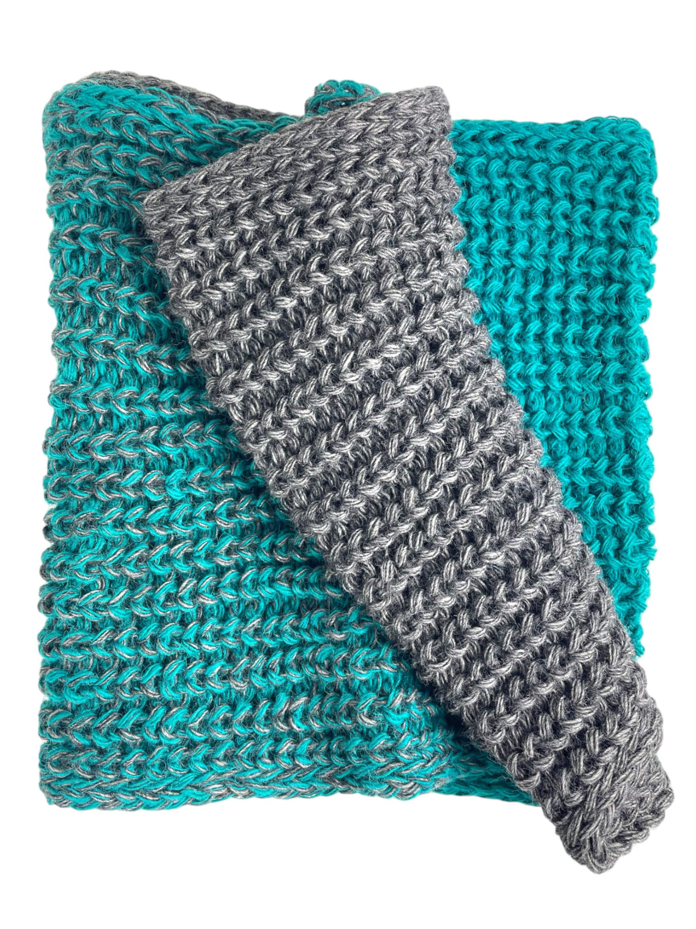 Kumixi Beanie 'Set: Mütze & Loop Schal' in Green