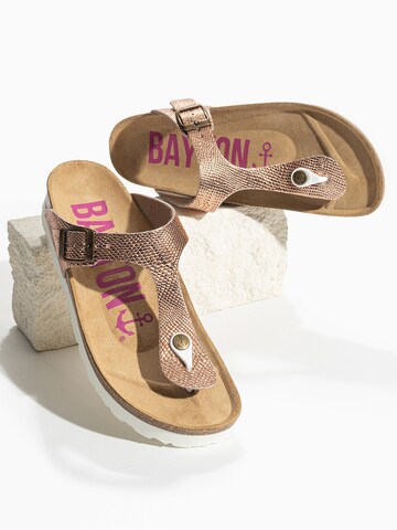 Flip-flops 'Cairns' de la Bayton pe roz