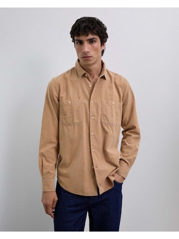 Scalpers Средняя посадка Рубашка 'Saint Corduroy' в Бежевый