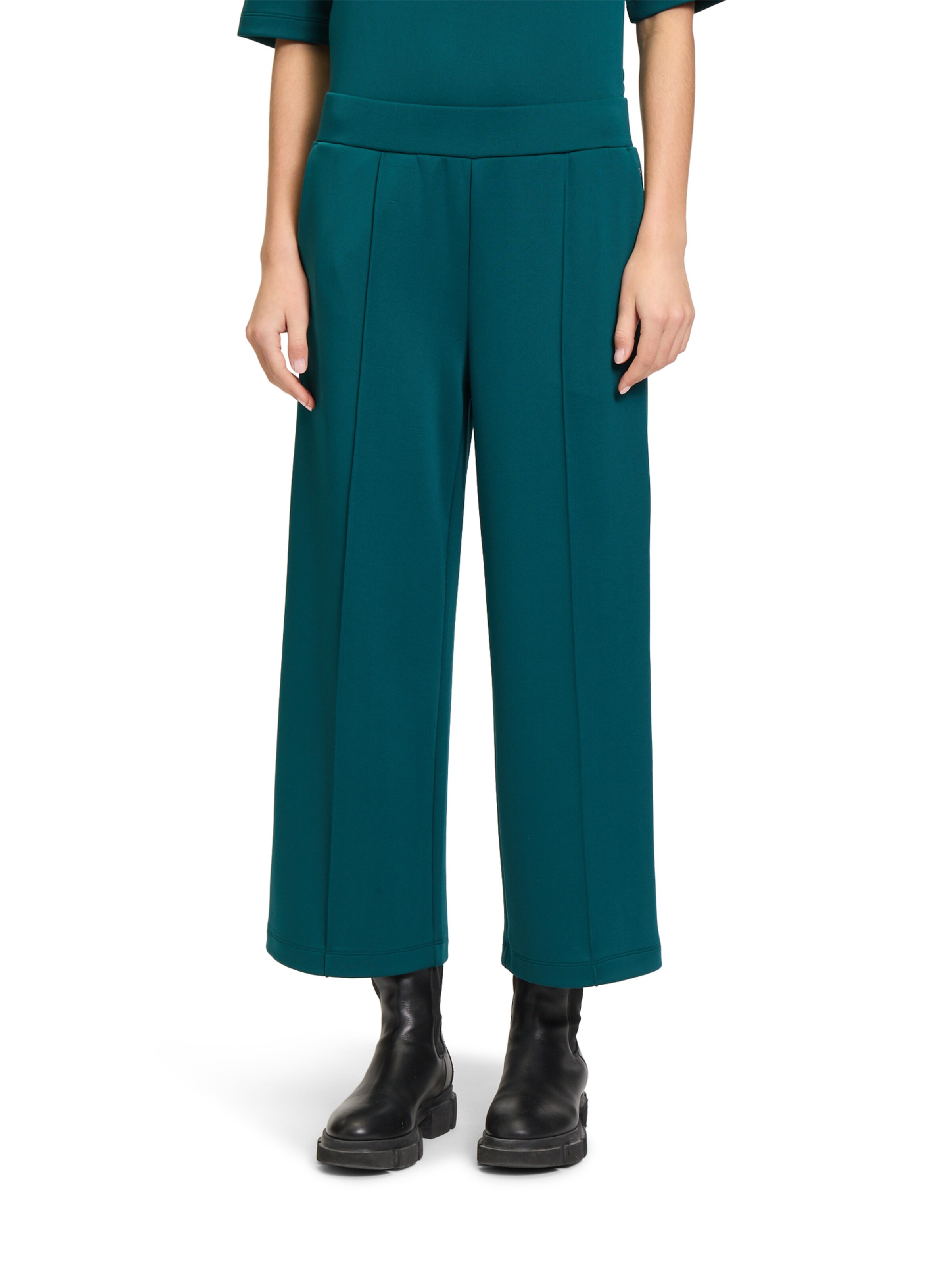 Betty & Co Slim fit Pants in Green: front