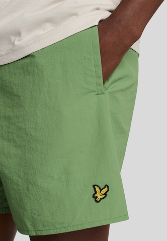 Loosefit Shorts de bain Lyle & Scott en vert