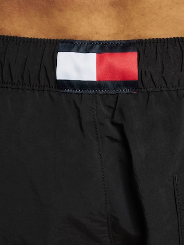 TOMMY HILFIGER Kratke kopalne hlače | črna barva