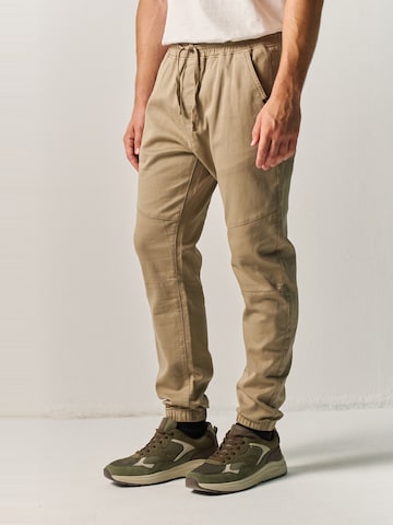 Tapered Pantaloni di KOROSHI in beige