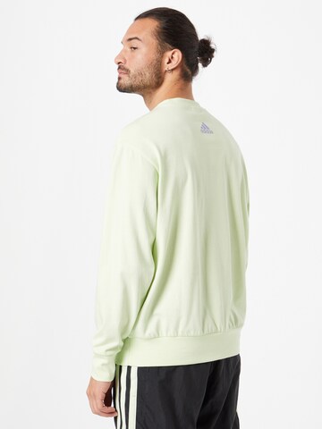 ADIDAS SPORTSWEAR - Sweatshirt de desporto em verde