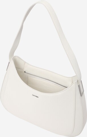 Calvin Klein Schultertasche in Weiß