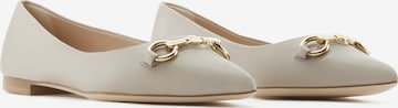 Isabel Bernard Pumps in Beige