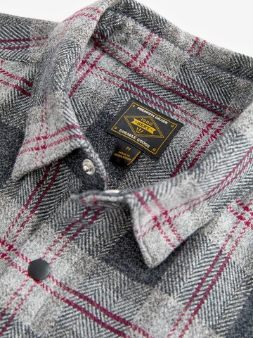 Next - Ajuste regular Camisa en gris