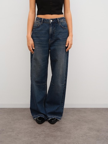 RÆRE by Lorena Rae Flared Jeans in Blauw: voorkant