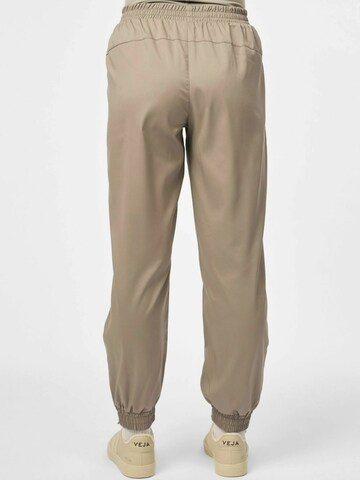 Tapered Pantaloni sportivi 'Summit' di Girlfriend Collective in marrone