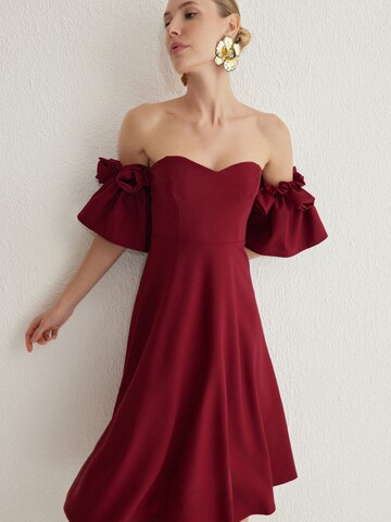Robe de cocktail Trendyol en rouge