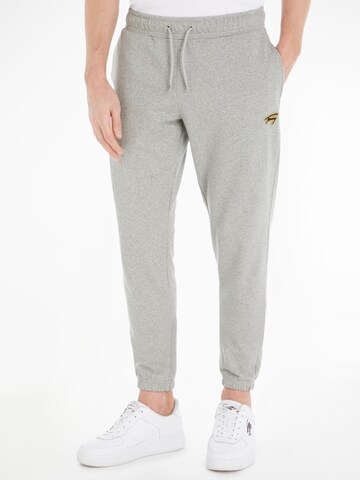 Tommy Jeans Tapered Pants in Grey: front