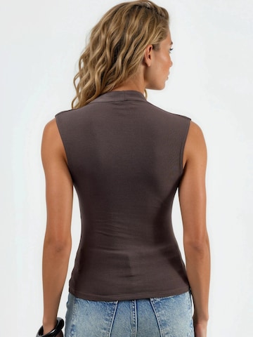 Busem Blouse in Brown