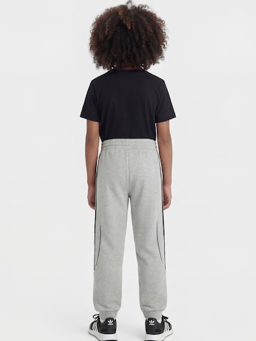 ADIDAS ORIGINALS Tapered Byxa 'SPACER' i grå
