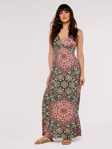 Robe Apricot en vert