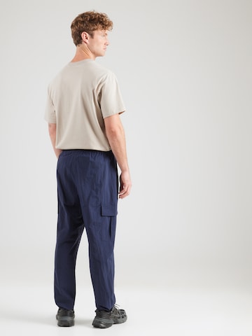 Nike Sportswear Alt kitsenev Klapptaskutega püksid 'CLUB', värv sinine