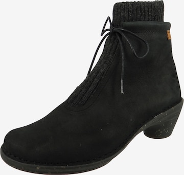 EL NATURALISTA Lace-Up Ankle Boots in Black: front