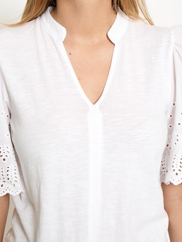 Peppercorn Toppi 'Nema' värissä valkoinen