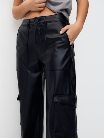 Pull&Bear Loose fit Cargo Pants in Black