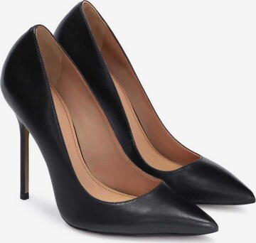 Kazar Pumps in Black