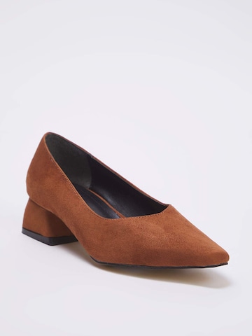 Escarpins Trendyol en marron : devant